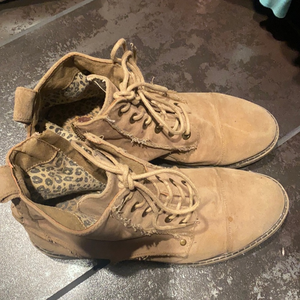 Billabong combat boots